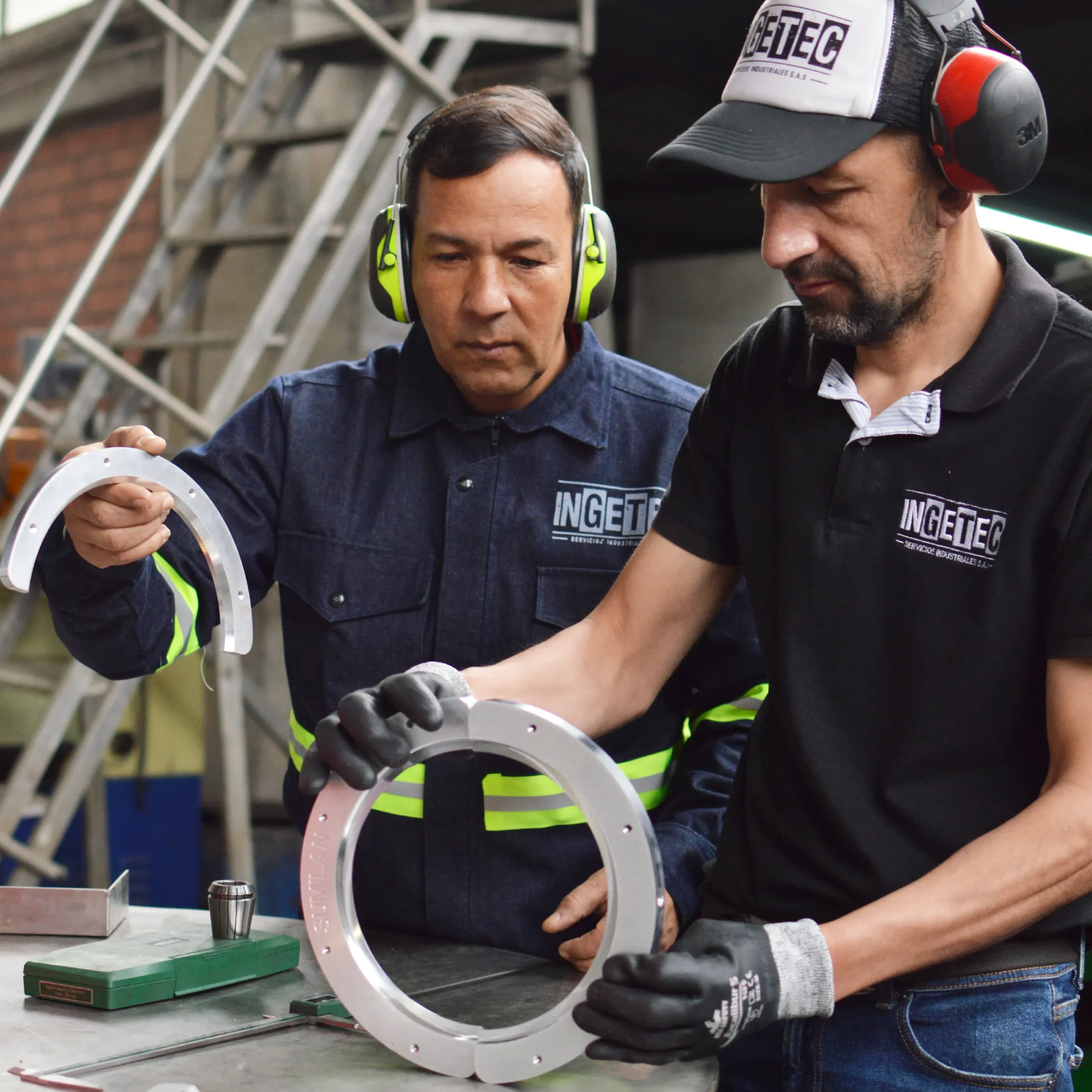 https://ingetecserviciosindustriales.com/wp-content/uploads/2025/12/Servicio-Equipos-a-la-medida-scaled.webp